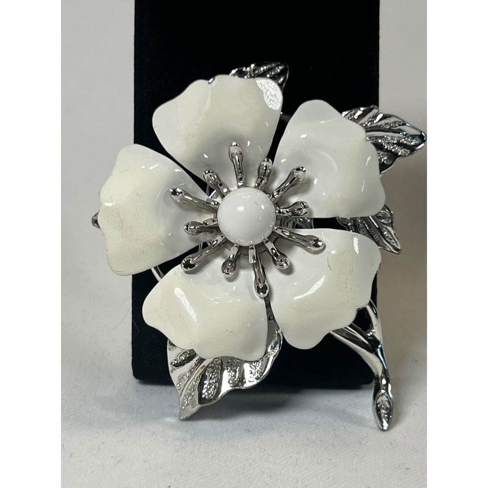 Sarah Coventry Vintage White Enamel Flower Brooch Silver Tone Floral Pin 2 Inch